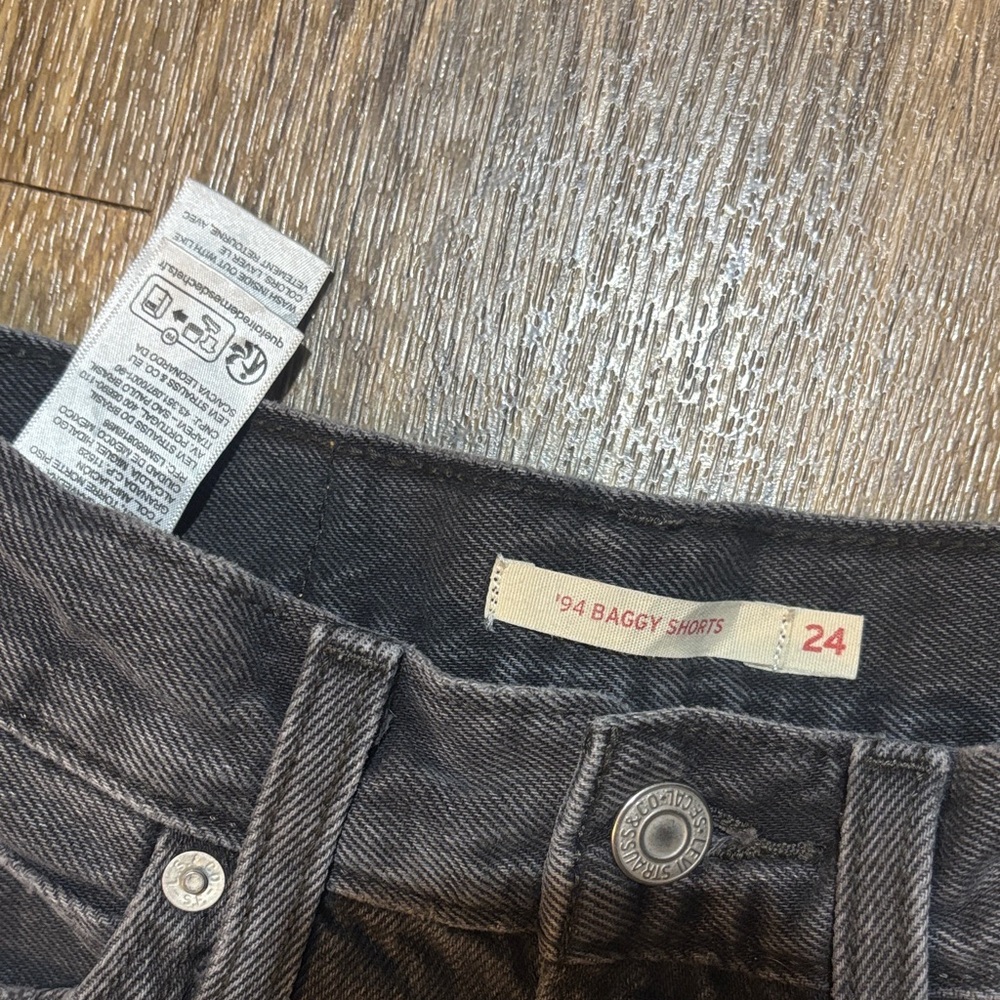Levi's washed Black Highwaisted Denim Jean Shorts size 24 - Picture 3 of 6